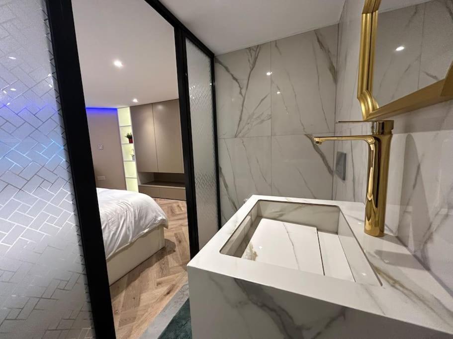 The Luxurious Hideaway Apartment *
