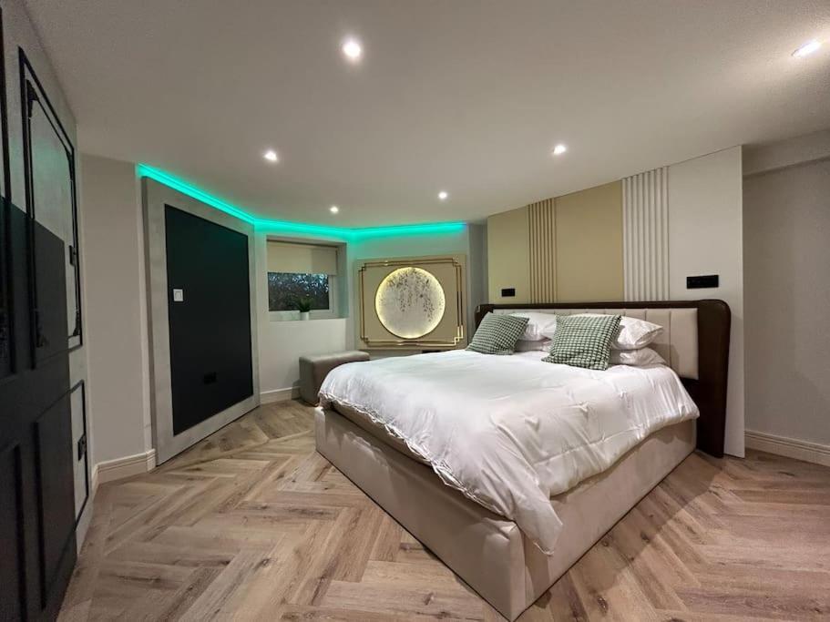 The Luxurious Hideaway